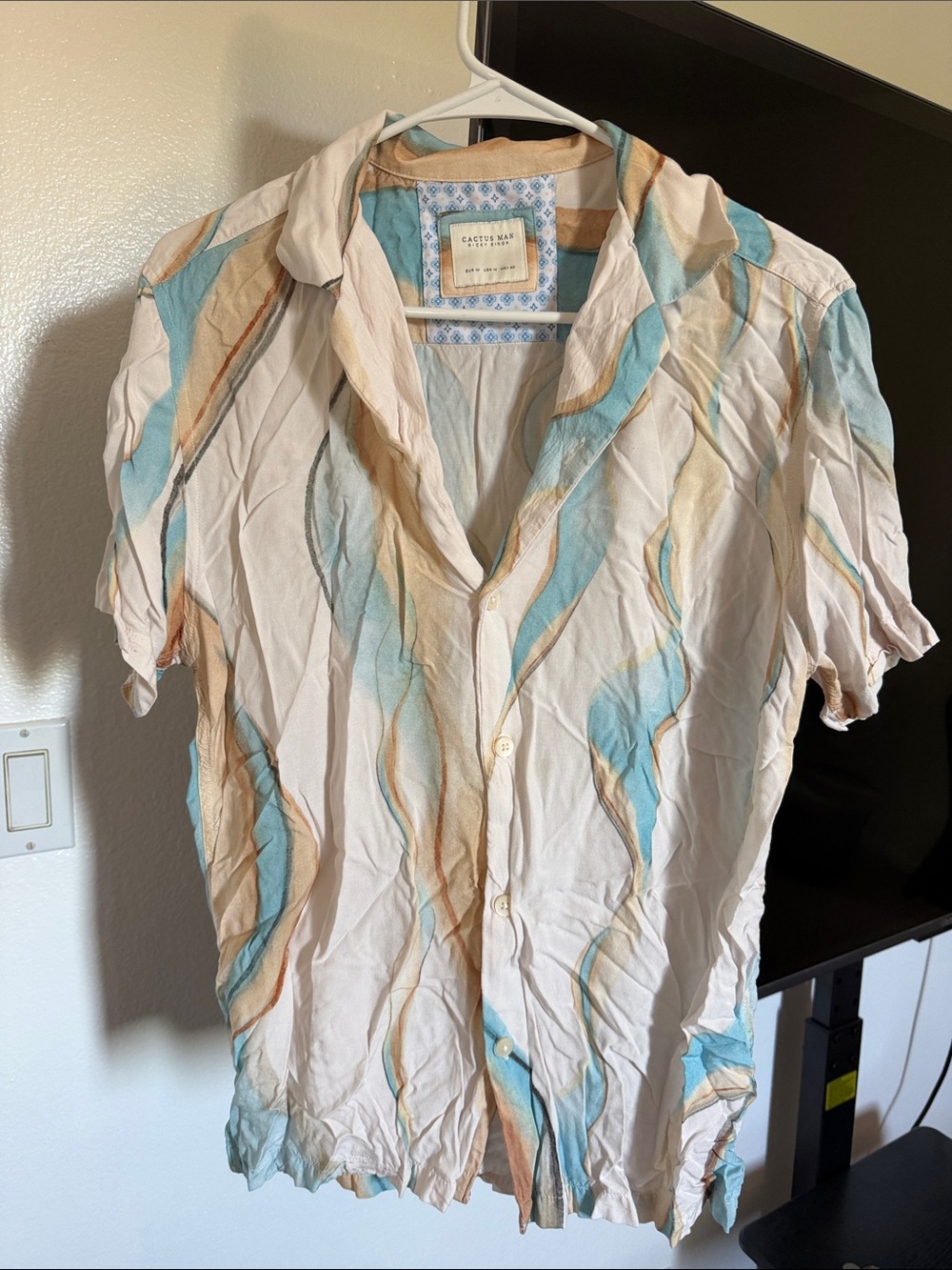 Castro Men Wave-Print Short Sleeve Button-Down Shirt - Cream & Blue